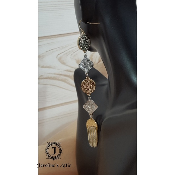 Spring Street Geometric Fringe Earrings - Picture 3 of 3